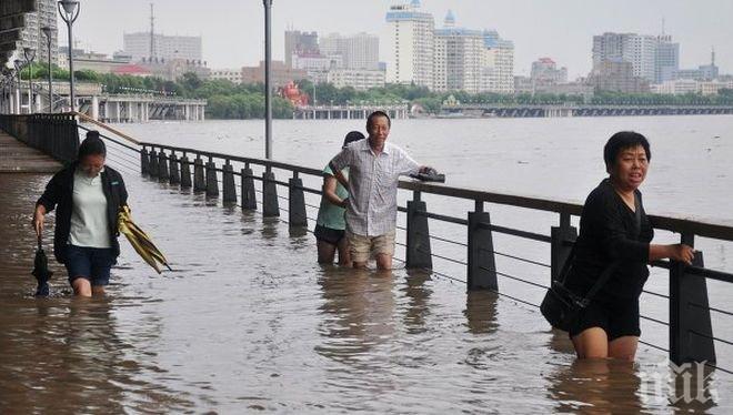 Потоп в САЩ! Водната стихия отне живота на осем думи
