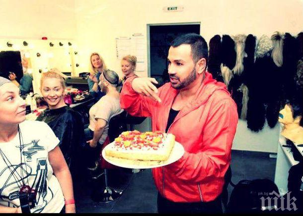 Азис се възмути от приятелите си! Подарили му трактор! (снимки)
