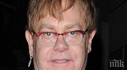 солена шега руски комици звъннаха елтън джон представиха путин