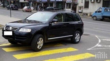 драма парламента депутати питат американски военен джип фучи столичните улици мистериозен сандък