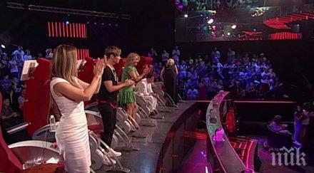 годишно момче просто излезе сцената запя журито разплака