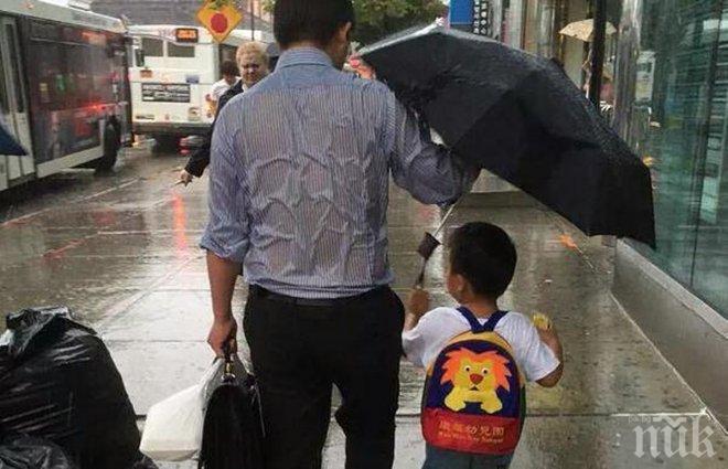 Историята зад тази трогателна снимка трогна милиони хора по света! Ще провокира и теб!