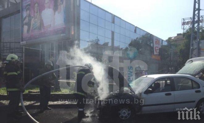 Огнен ад в Пловдив! Кола пламна в движение!
