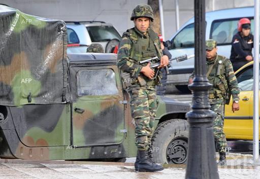 Властите в Тунис освободиха от длъжност над 100 служители на силовите структури, заподозрени за участие в терористични организации
