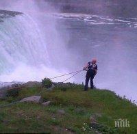 Жена скочи от Ниагарския водопад, ужасен турист засне самоубийството! (снимки)