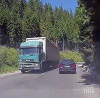 Разсипан товар пречи на движението по пътя Асеновград - Нареченски бани