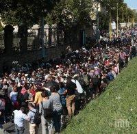 Голяма група мигранти потегли към турско-българската граница