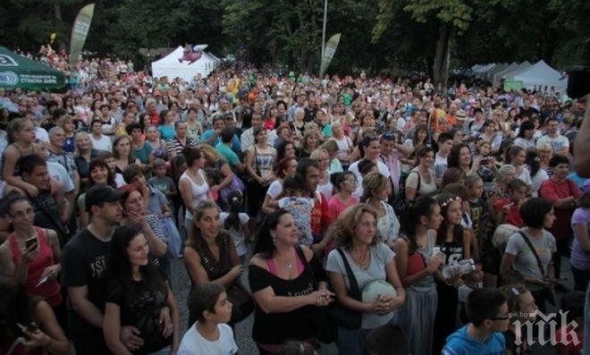 Над 5 хил. души пяха с Гъмзата на „Фестивала на Стоте войводи”, ред е на Славин