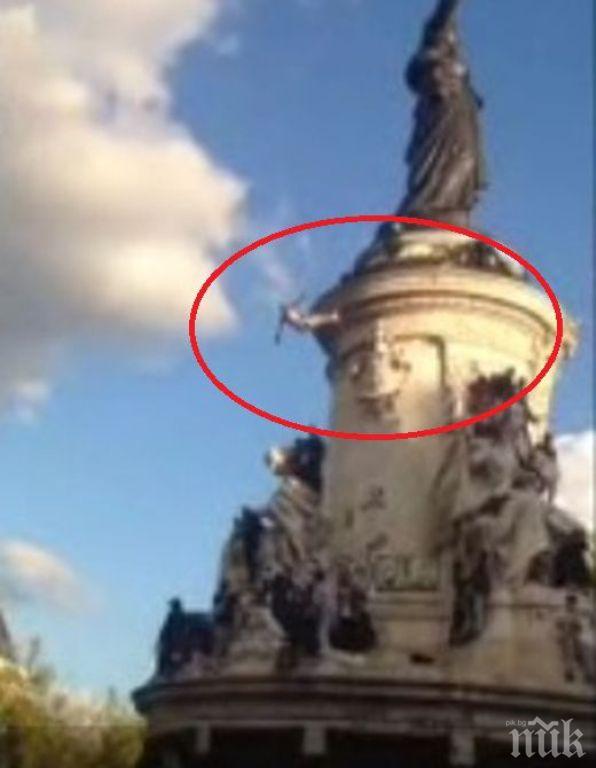 Трагедия! Младеж полетя с главата надолу от 25-метрова статуя
