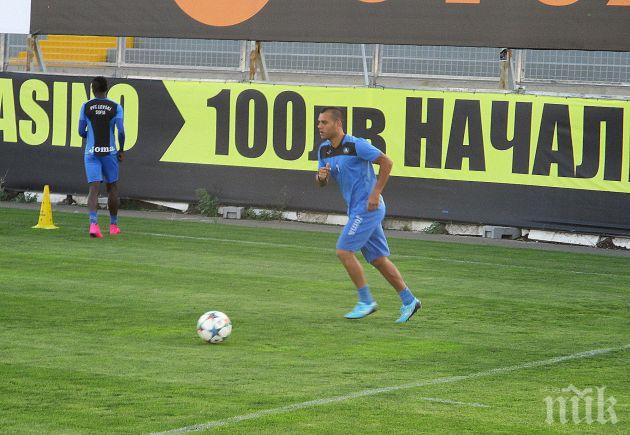 Алвеша от Левски вече пипа топката