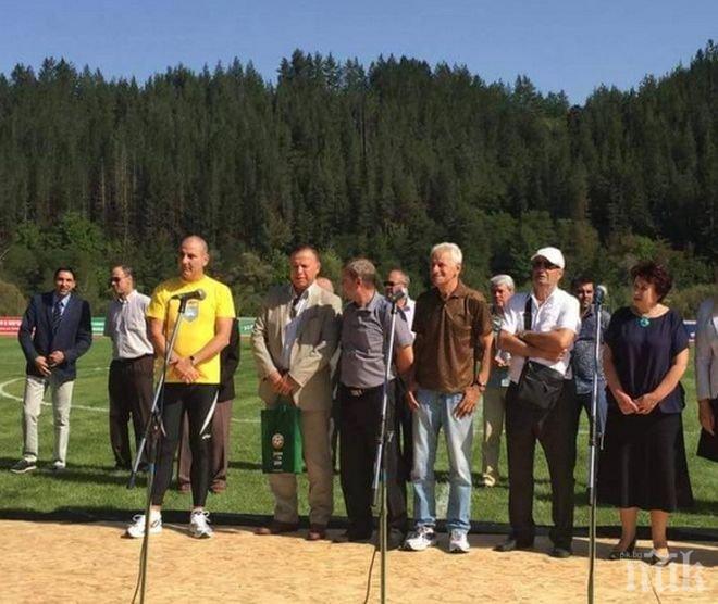 Цветанов откри обновения стадион в гр. Земен (снимки)