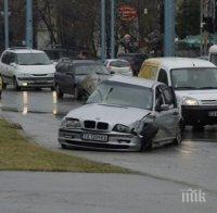 Първо в ПИК: Катастрофа в София! Кола стои в средата на бул. 