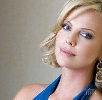 Чарлийз Терон се появи за първи път с дъщеря си (снимка)