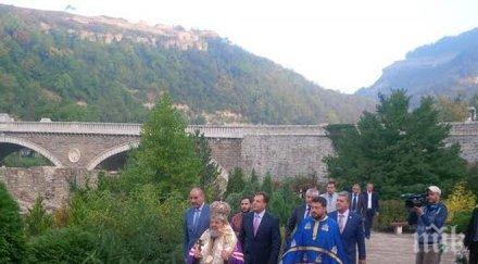 цветанов депутати герб уважиха началото националните чествания деня българската независимост велико търново снимки