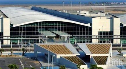 майка дъщеря живеят повече година летището ларнака