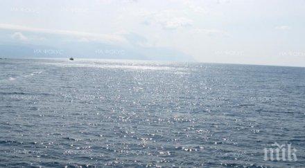 египетската брегова охрана спасила туристи потъваща яхта