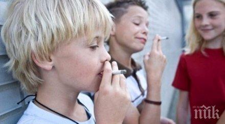 децата посягат цигарата подражават