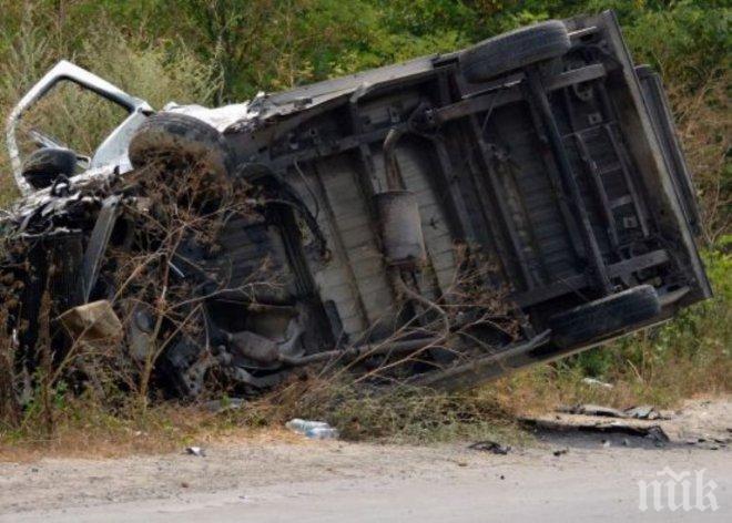 Два камиона се натресоха в меле край Асеновград
