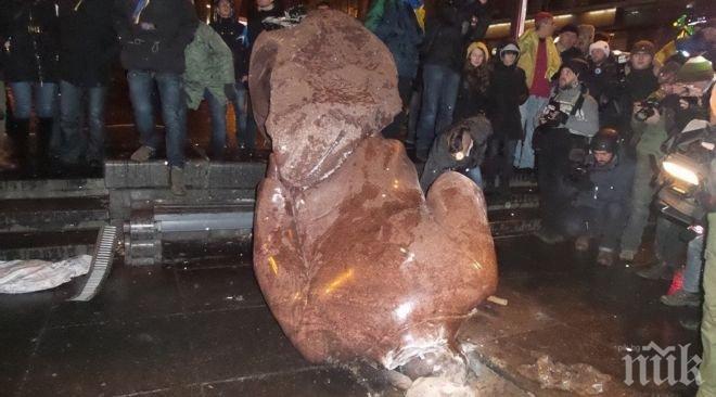 Бутат над 100 паметника от съветския период в Киев
