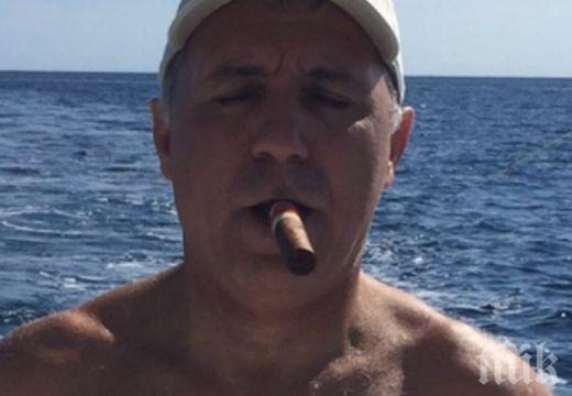 Стоичков опознава морето с пура и бира (снимки)