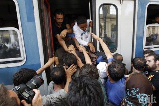 Едва 200 сирийски бежанци се качиха на автобусите в Одрин 
