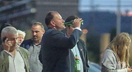 супер сензация пик ретро наздраве другарю миков агитира почерпен предизборна обиколка шишето излиза устата папарашки снимки