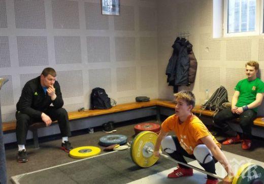 Последният ни олимпийски медалист в щангите прави бенефис