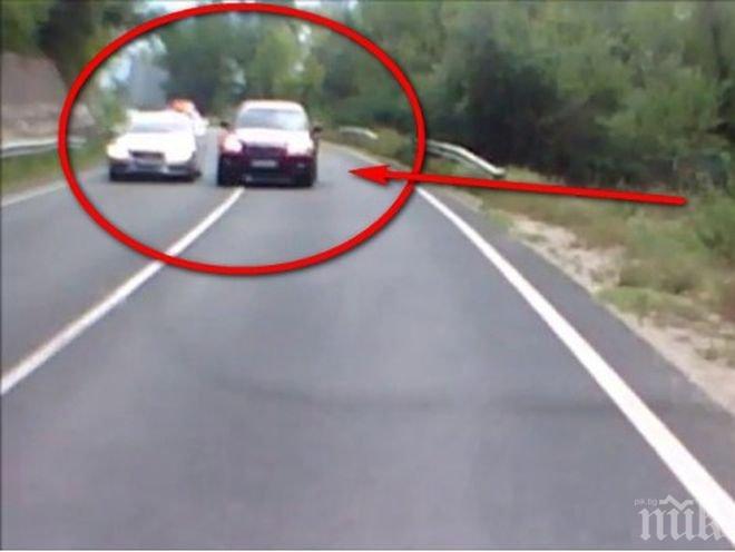Пореден шофьор-камикадзе по пътищата на България! Вижте как застрашава живота на околните с безумните си действия (снимка)