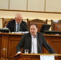 Скандал! Михаил Миков обиди гадно председателстващия парламента Главчев
