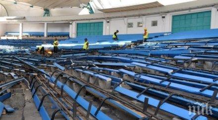 модерни седалки сменят неудобните пейки летния театър бургас снимки