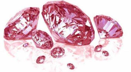 продават рядък розов диамант милиона долара