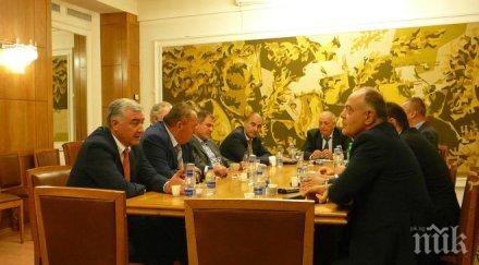 извънредно викат бъчварова кунева митов парламента обяснят горещата точка меркел