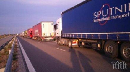 150 български шофьори бедстват без храна вода сърбия хърватия