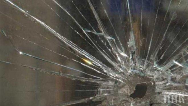 Сгащиха вандал, трошил стъкла на частен дом
