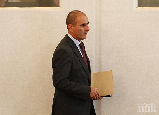 Цветанов оправда липсващите депутати с кампанията и байряма
