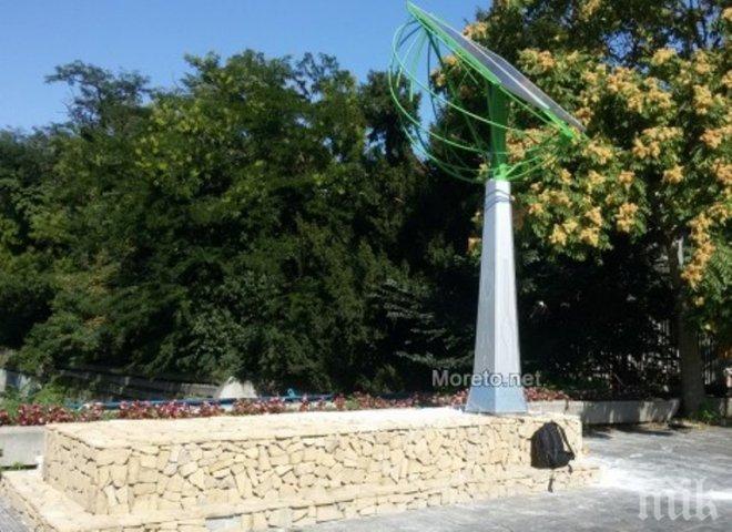 Само месец след откриването! Слънчевото зарядно в центъра на Варна спря да работи
