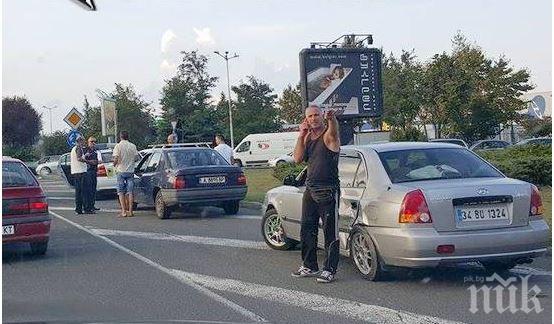 Катастрофа задръсти изхода на Бургас към София (снимки)