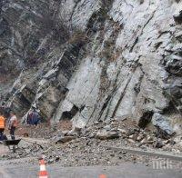 Свлачище блокира Кресненското дефиле