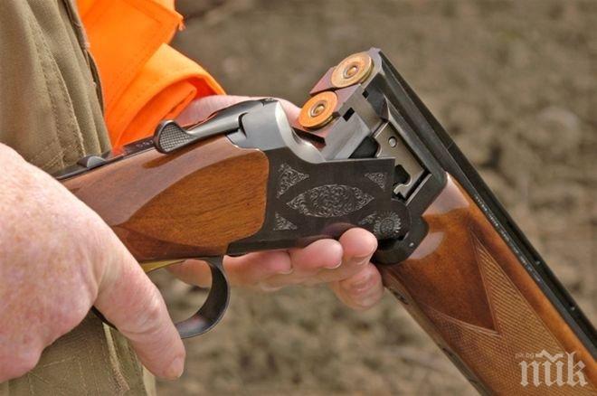 Ловец пълзял четири дни, след като си счупил двата крака в пустошта (видео)