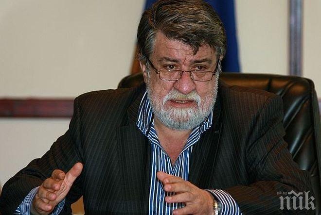 Вежди Рашидов: Никой не е свалил статута на Народния театър „Иван Вазов”