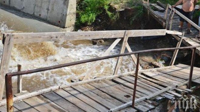 Момиче се хвърли от моста над река Санданска Бистрица