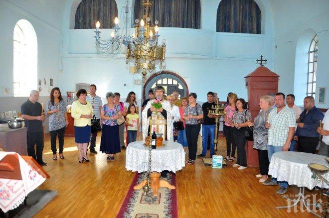 С водосвет за здраве и благополучие ГЕРБ откри предизборната си кампания в община Долни чифлик