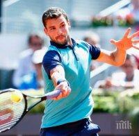 Гришо се забавлява между небостъргачи (снимка)