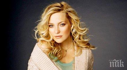 кейт хъдсън среща години млад мъж