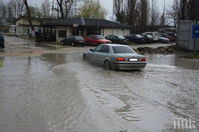 Десет къщи са наводнени от проливния дъжд в пловдивското село Белозем