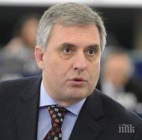 Министър Калфин: Държавата трябва да създава условия, които да насърчават осиновяването на деца
