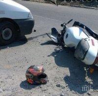 Нов кошмар на пътя! Автомобил отнесе моторист в Пловдив, шофьорът избяга
