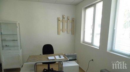 обновяват спешния шкаф здравните кабинети