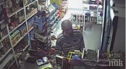 невиждана наглост общински охранител краде лотарийни билети магазин докато собственикът прави кафе видео