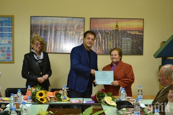 Победа за Даниел Панов на кметските избори, пожелаха хората от общинския Клуб на пенсионера и инвалида във Велико Търново